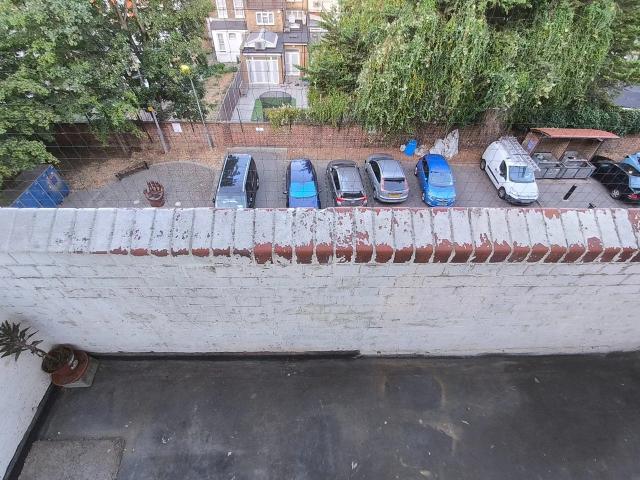 Flat for rent in Stamford Hill, Greater London