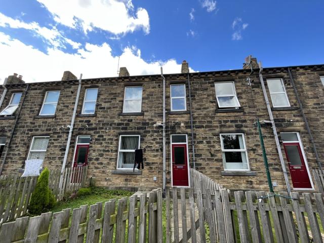 Flat for rent in Bruntcliffe, Leeds