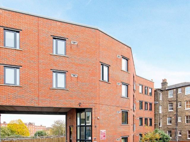 Flat for rent in London Borough of Lewisham, Forest Hill