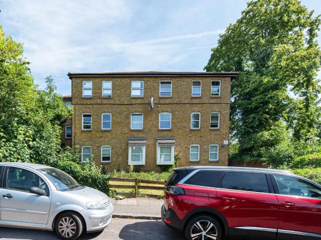 Flat for rent in London Borough of Lewisham, Forest Hill