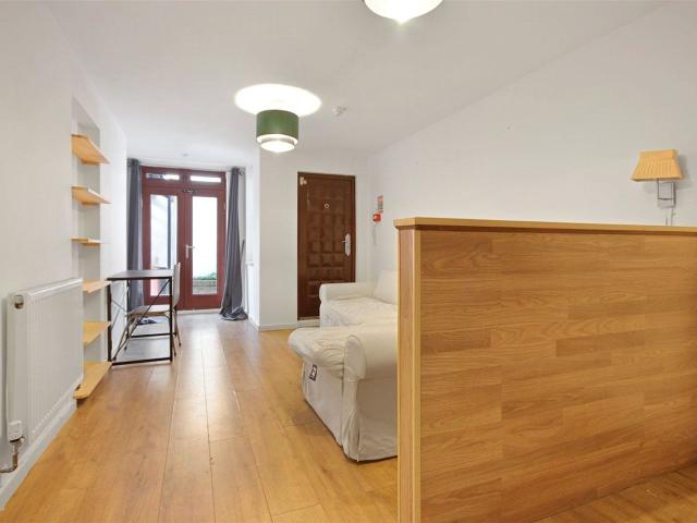 Flat for rent in London Borough of Hammersmith and Fulham, Greater London
