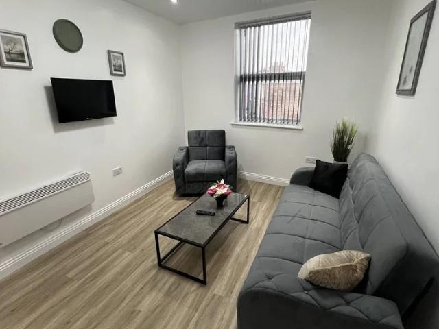 Flat for rent in Calderstones