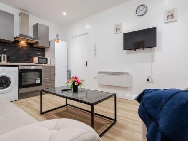 Flat for rent in Calderstones