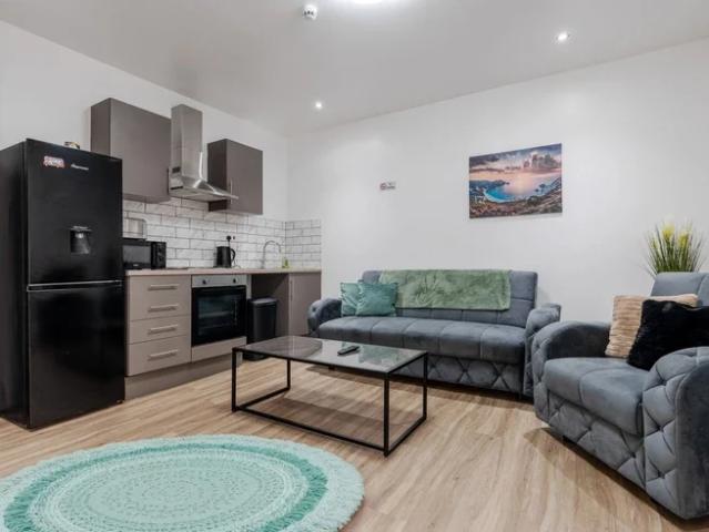 Flat for rent in Calderstones