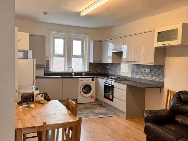 Flat for rent in Burnt Oak, Greater London