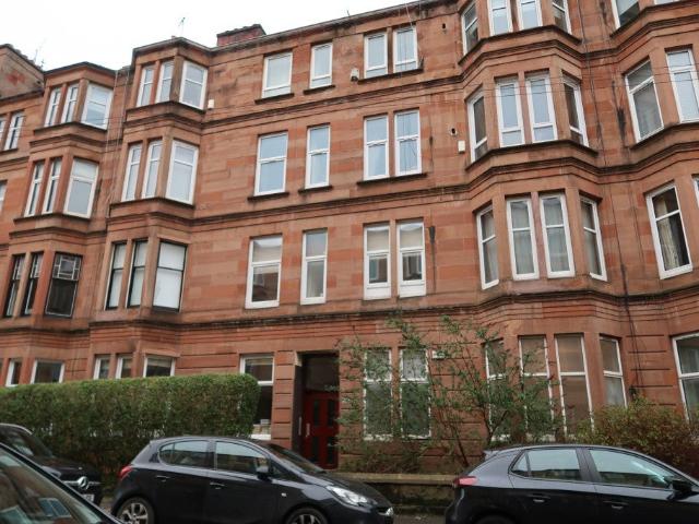 Flat for rent in Shawmoss, Langside