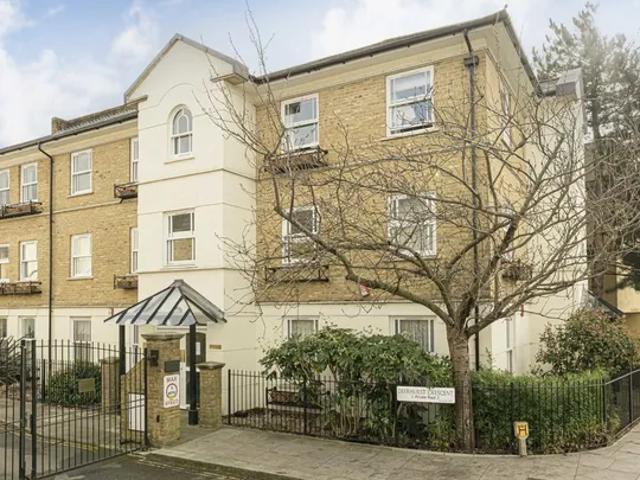 Flat for rent in Hampton Hill, Greater London
