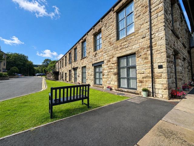 Flat for rent in Saddleworth, Pendock