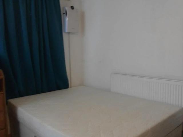 Flat for rent in Lampton, Greater London