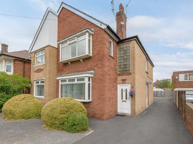 Flat for rent in Layton, Blackpool