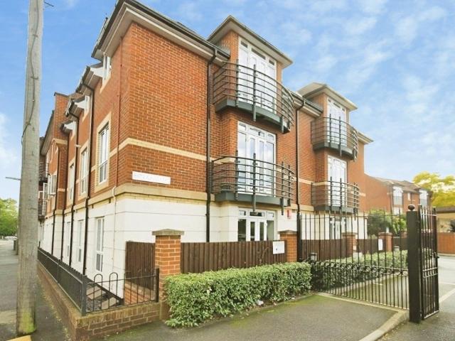 Flat for rent in Egham, Runnymede