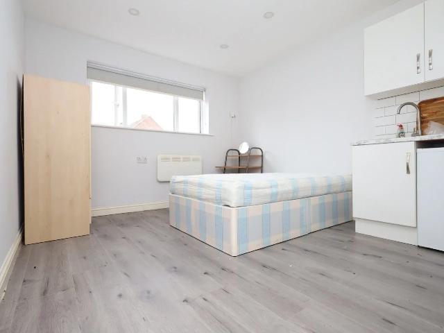 Flat for rent in London Borough of Hounslow, Feltham