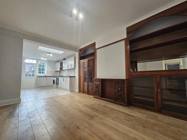 Flat for rent in Dollis Hill, Greater London