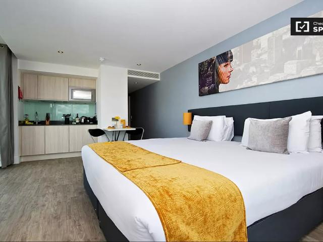 Flat for rent in London Borough of Lewisham, Deptford