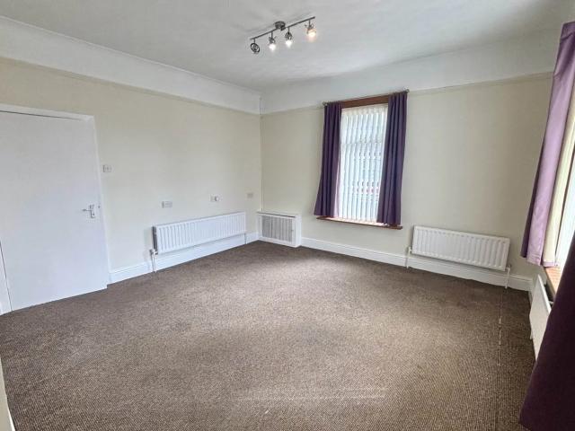 Flat for rent in Calderstones