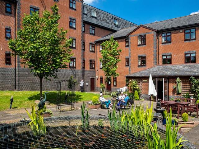 Flat for rent in Joiner's Square, Hanley