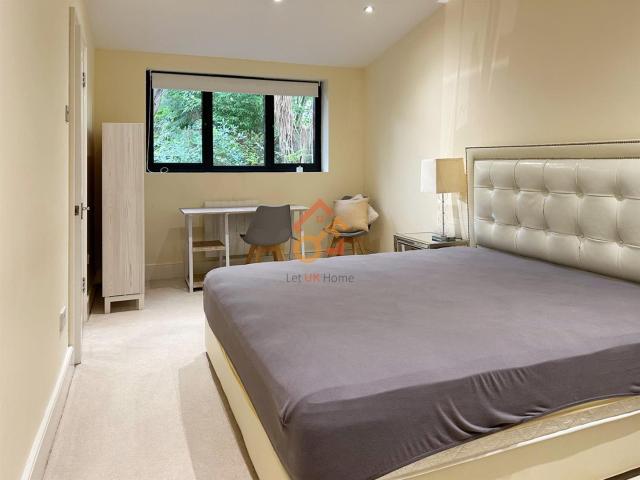 Flat for rent in Kingston Vale, Greater London
