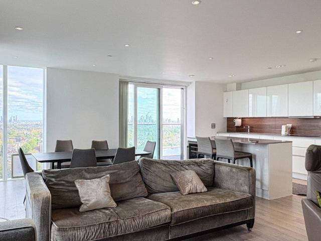 Flat for rent in Woodberry Down, Stamford Hill