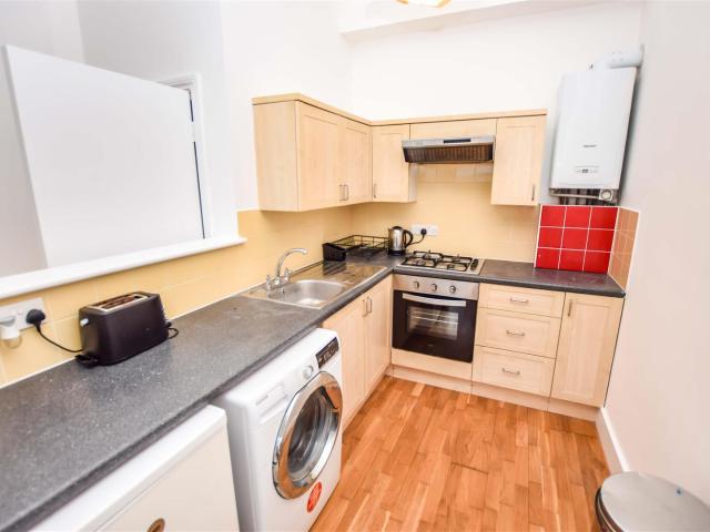 Flat for rent in London Borough of Merton, Collier's Wood