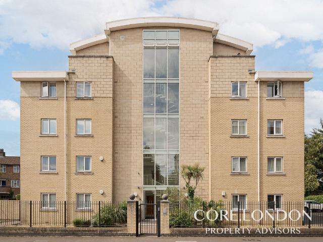 Flat for rent in London Borough of Hounslow, Greater London