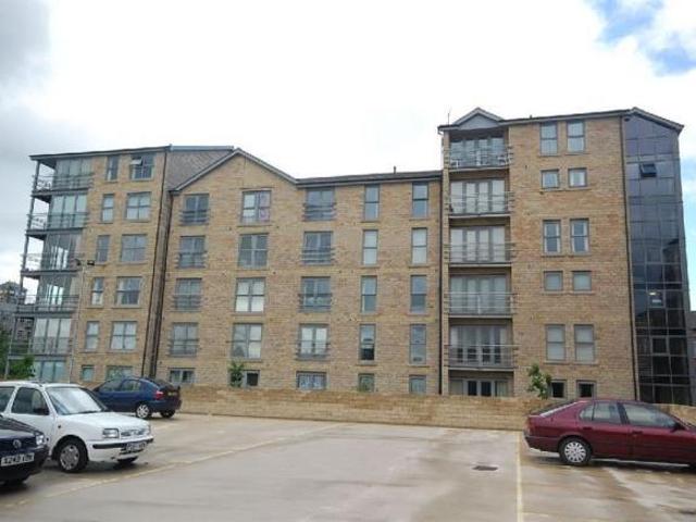 Flat for rent in Elland, West Yorkshire