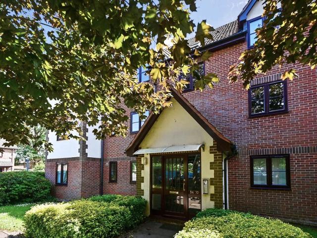 Flat for rent in Fleet, Hart