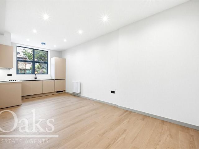 Flat for rent in London Borough of Croydon, Greater London