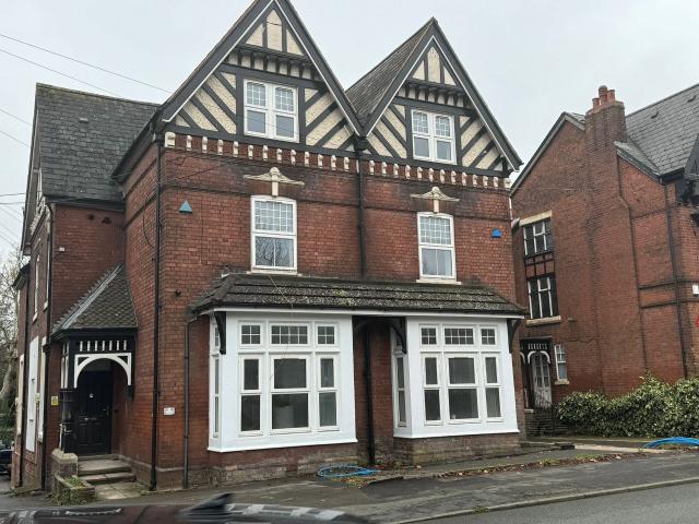 Flat for rent in Dixons Green, West Midlands