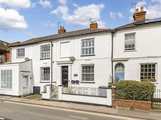 Flat for rent in Fole, Surrey