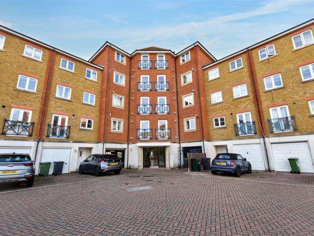 Flat for rent in Sovereign Harbour, Eastbourne
