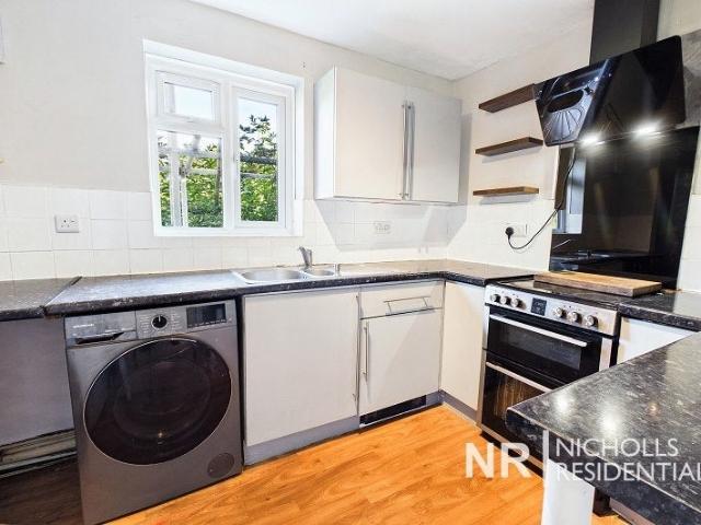 Flat for rent in Royal Borough of Kingston upon Thames, Greater London