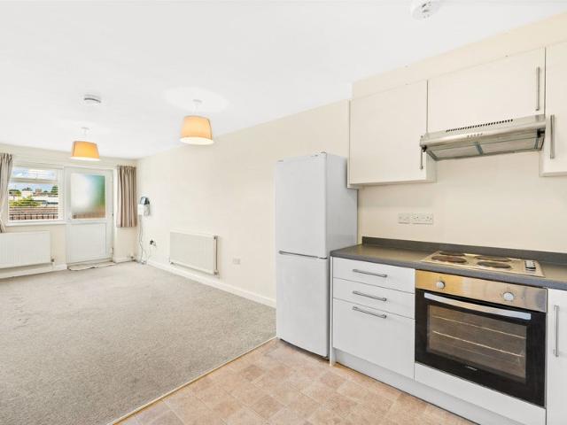 Flat for rent in Woodhatch, Red Hill