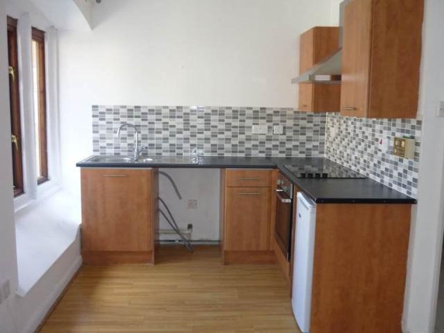 Flat for rent in Clydach, Wales