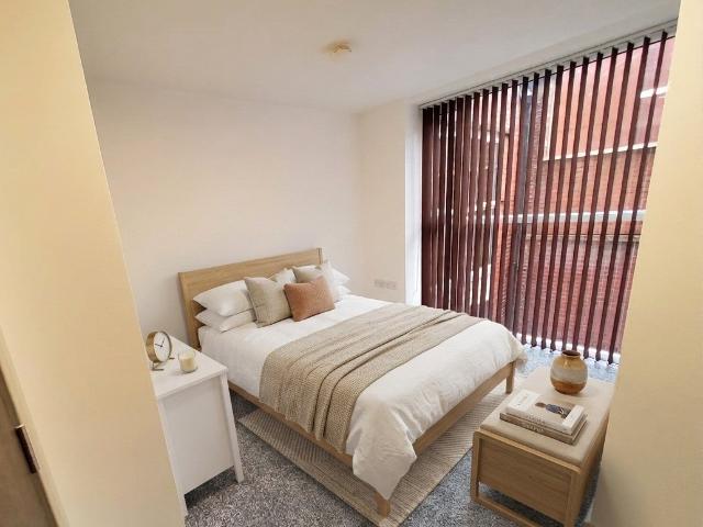 Flat for rent in Deeplish, Burnedge