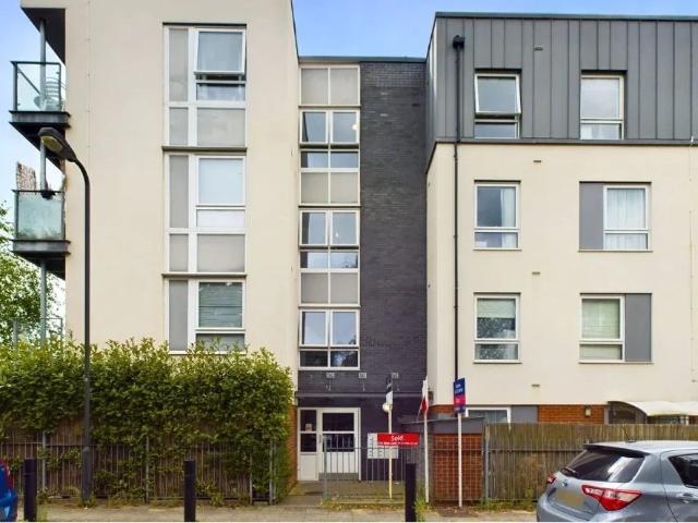 Flat for rent in Lane, Greater London