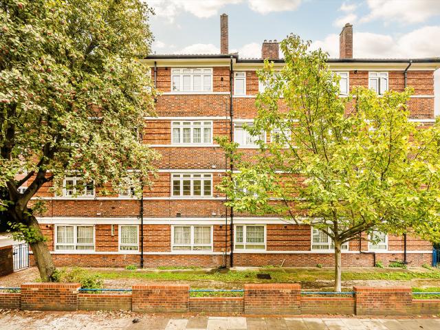 Flat for rent in Bermondsey Village, Greater London