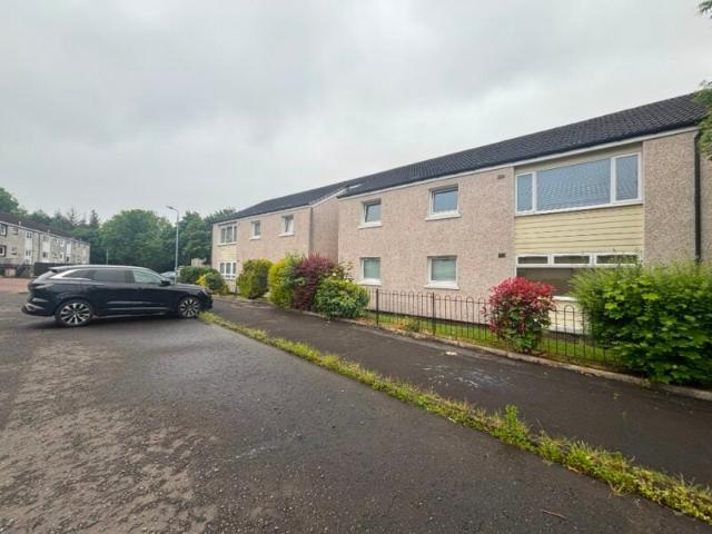 Flat for rent in Maryhill Park, Summerston