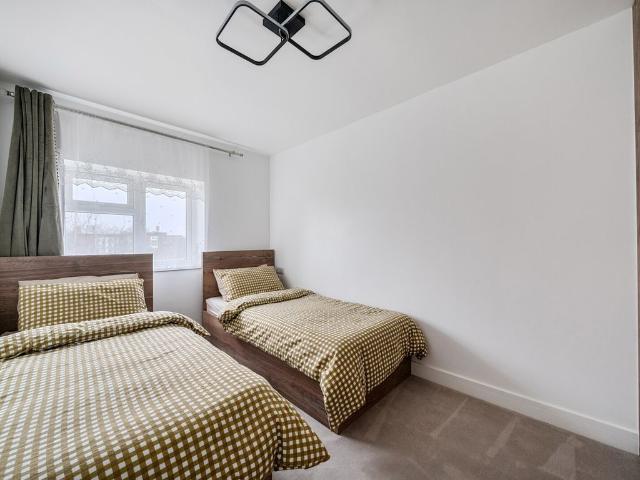 Flat for rent in Guildford Park, Guildford