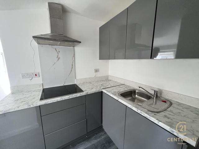 Flat for rent in London Borough of Ealing, Greater London