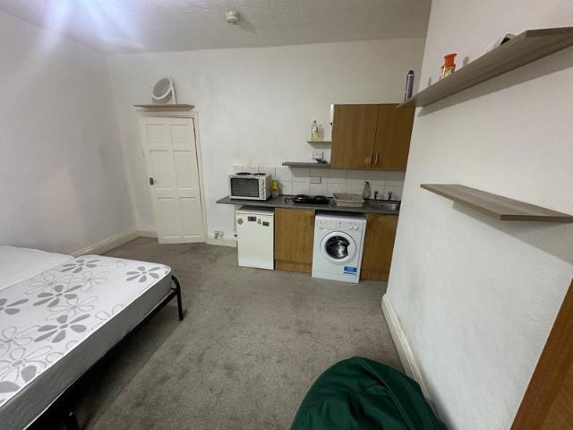 Flat for rent in Stanley, Wakefield