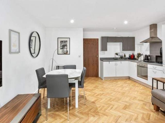Flat for rent in Altrincham, Trafford