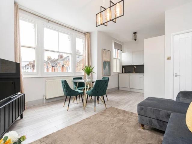 Flat for rent in Shepherd's Bush, Greater London