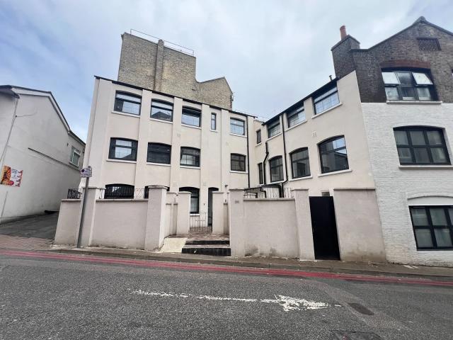 Flat for rent in Spring Park, Luton