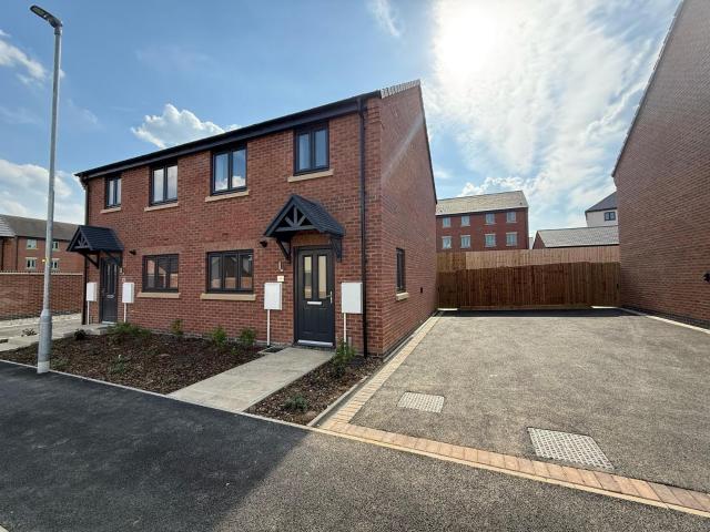 Flat for rent in Priors Hall Park, Weldon