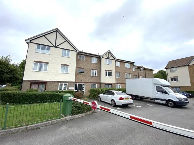 Flat for rent in Grahame Park, Greater London