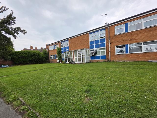 Flat for rent in Goldthorn Hill, Penn