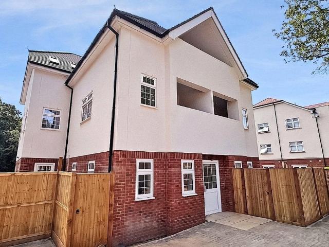 Flat for rent in Shooters Hill, Greater London