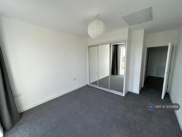 Flat for rent in Emmbrook, Wokingham