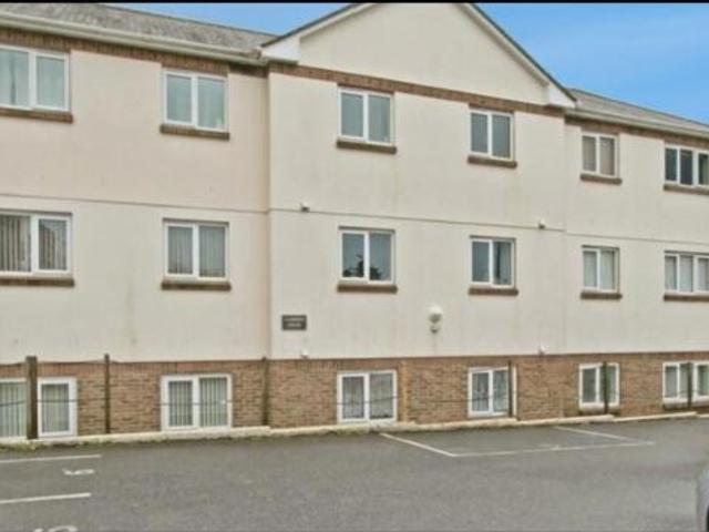 Flat for rent in Tuckingmill, Pool