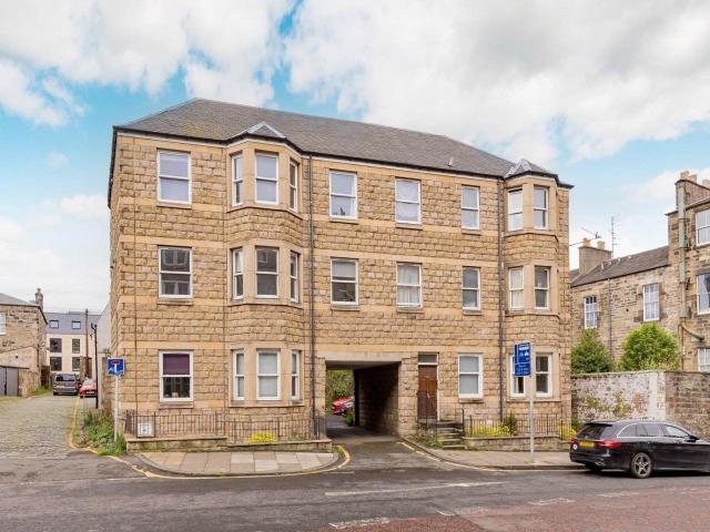 Flat for rent in Newington, Scotland